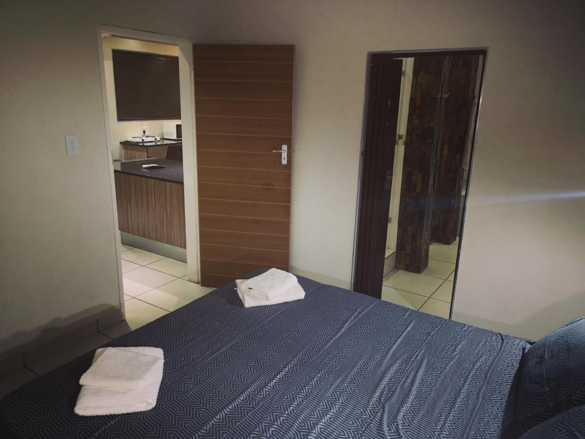 Aaa Rose Garden Guesthouse Mookgophong Exterior photo
