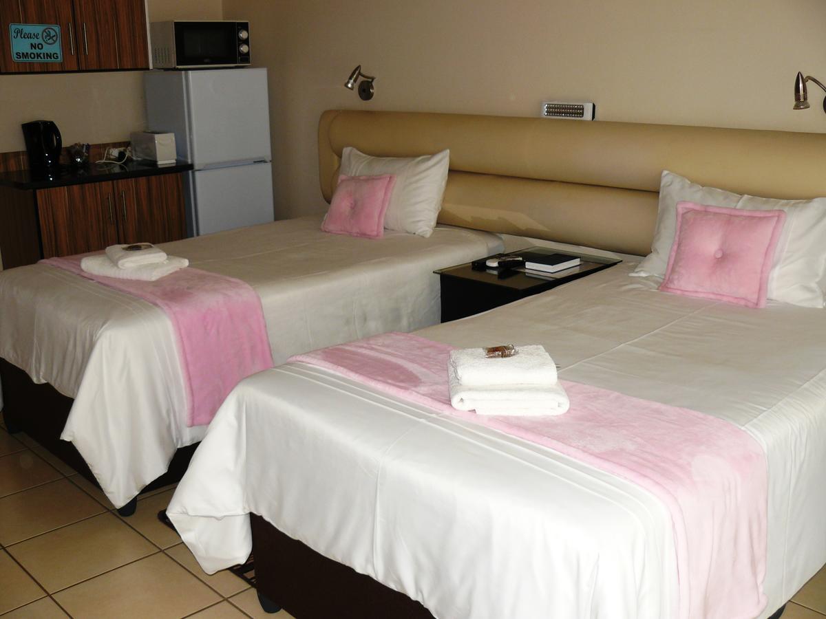Aaa Rose Garden Guesthouse Mookgophong Exterior photo